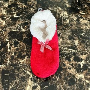 🌺NWT🌺Faux Fur Line Red Slippers🌺